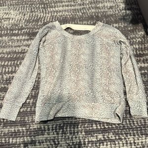 Chaser girls long sleeve leopard sweatshirt.  Size 5.  Super soft and cute!